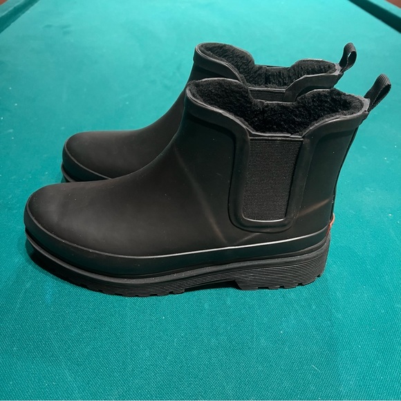 chooka Shoes - NWT 🔥 Chooka woman’s classic “Chelsea” Waterproof Rainboot Size 9